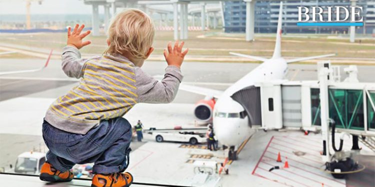 วิธีพาเด็กเล็กขึ้นเครื่องพร้อมเรื่องที่ต้องรู้